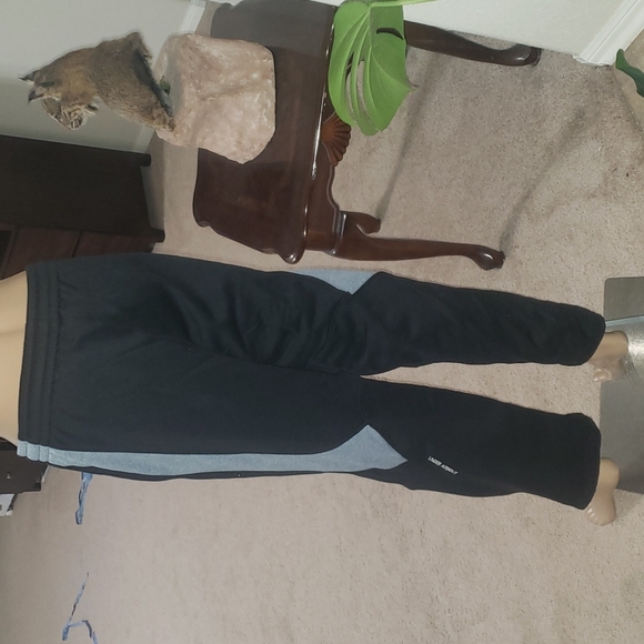 Under Armour s fleece light, incredibly warm, just right stretch netted pockets - Picture 3 of 10